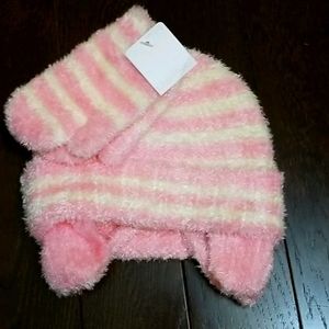 🌻 NWT Hat & Mitten Set
